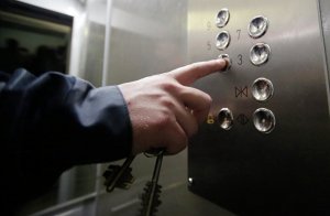 Следователи начали проверку после инцидента с лифтом в одном из медучреждений Москвы Следователи начали проверку после инцидента с лифтом в одном из медучреждений Москвы