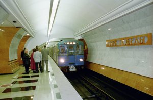 Участок метро от "Делового центра" до "Парка Победы" закроют с 19 по 28 декабря