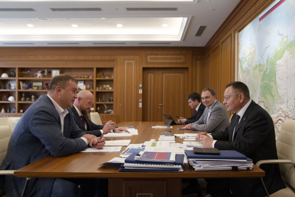 Глава Минстроя РФ провел рабочую встречу с губернатором Омской области