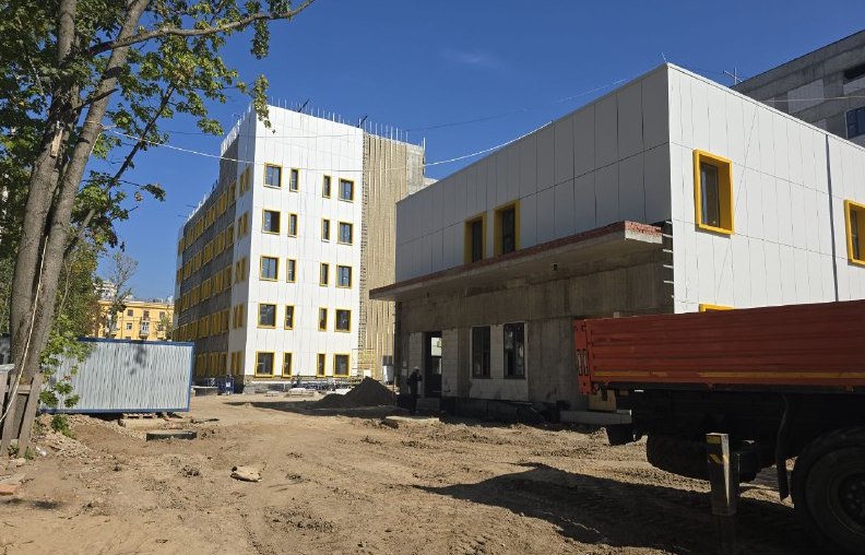 В новой поликлинике в Королеве ведется монтаж внутренних инженерных сетей