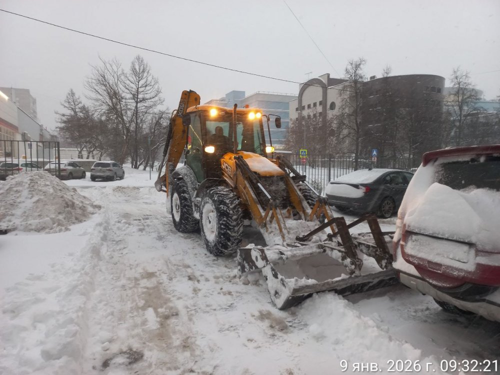 Городские службы ликвидируют последствия сильного снегопада