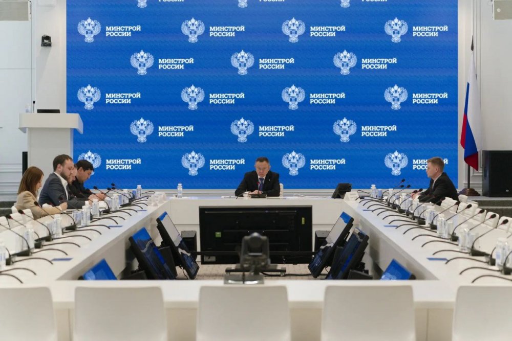 Министр строительства и ЖКХ РФ провел совещание по вопросу строительства передовых школ в регионах страны