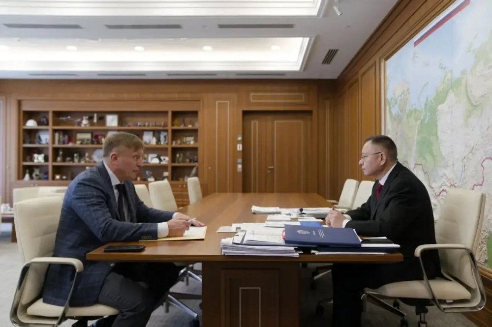 Министр строительства и ЖКХ РФ провел рабочую встречу с директором Всероссийского детского центра «Орленок»