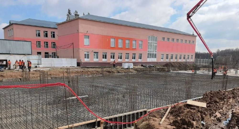 Началась заливка бетона в основание второго корпуса «Софьинской школы» в Раменском