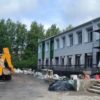 В ходе капремонта средней школы «Созвездие Вента» Можайского округа выполняются работы по благоустройству