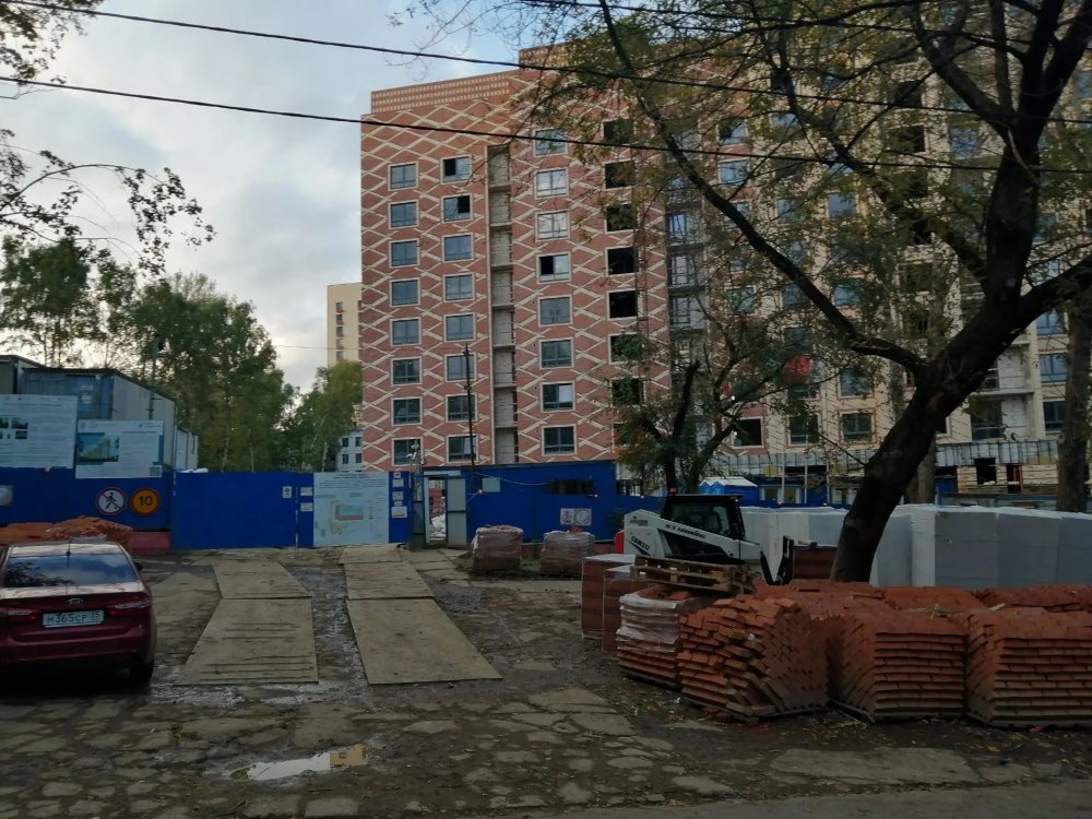 На улице Смольной строится жилой дом для программы реновации