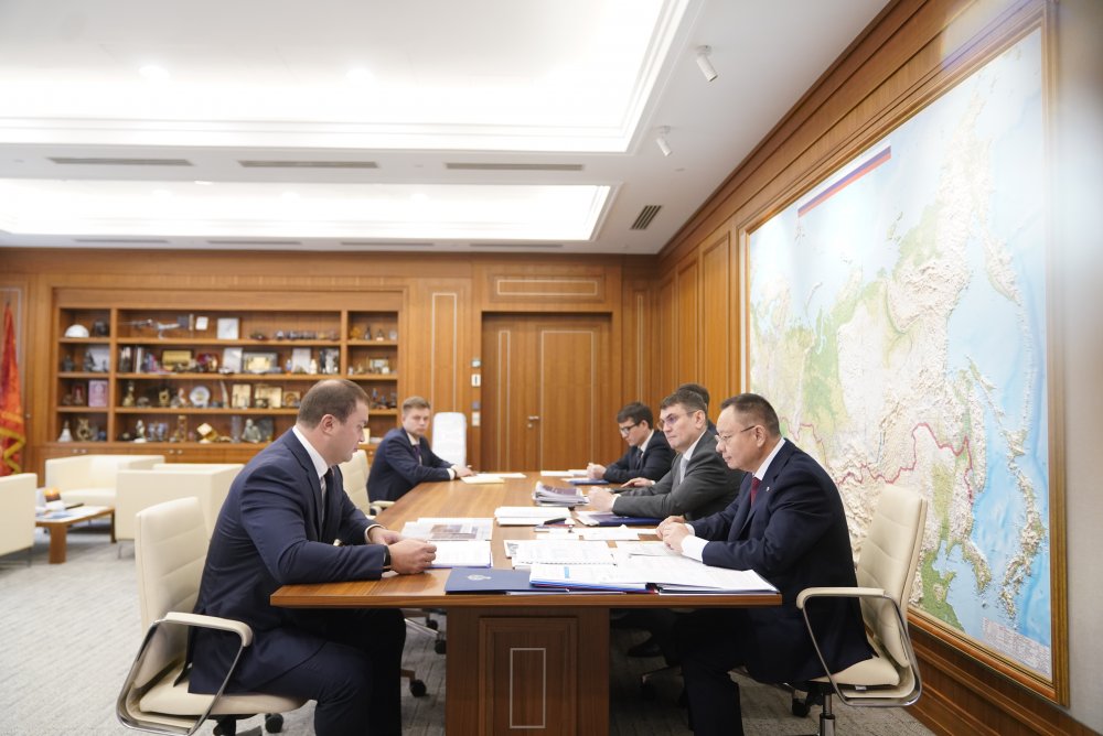 Глава Минстроя России провел рабочую встречу с Губернатором Омской области